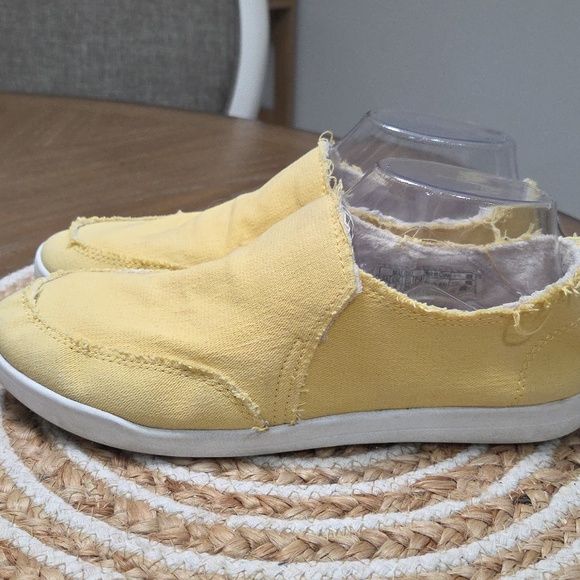 Vionic Beach Malibu Slip On Casual Shoes, Size 8 - Picture 4 of 9